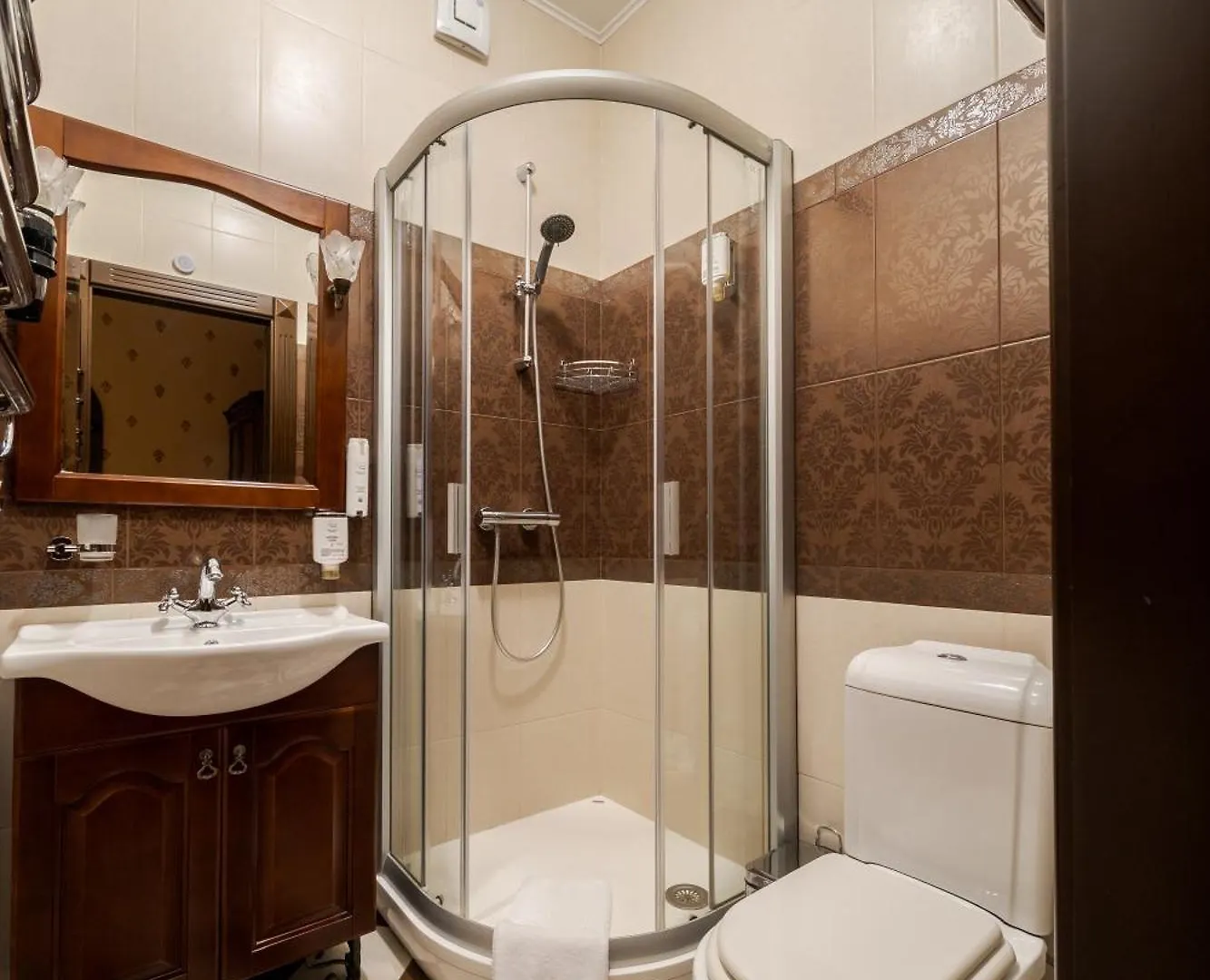 Luxury Boutique Andreevskiy Lviv 4*,