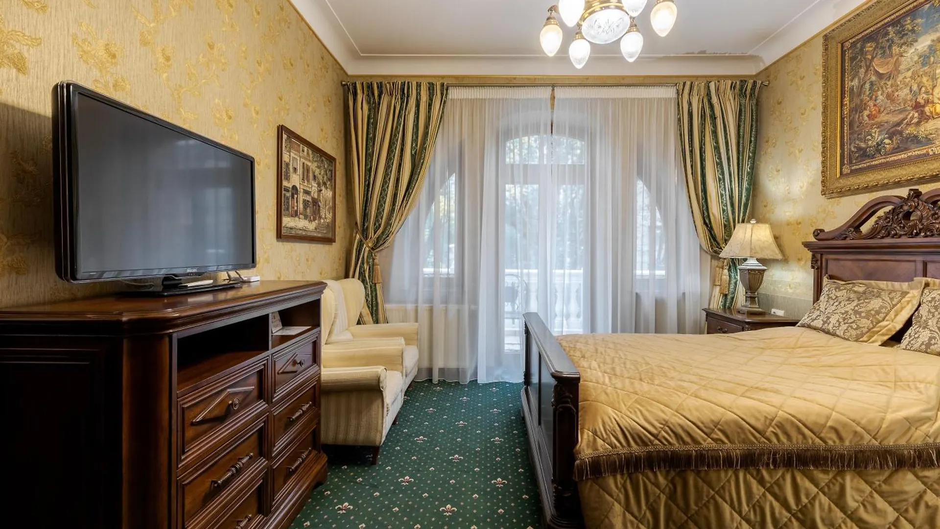 Luxury Boutique Andreevskiy Lviv 4*,